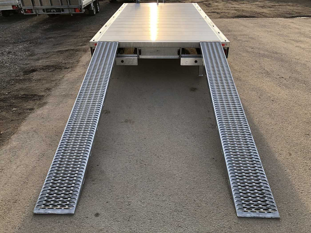 HUMBAUR Universal 3500 Aluboden Universaltransporter - Autotransport aanhangwagen: afbeelding 4 HUMBAUR Universal 3500 Aluboden Universaltransporter - Autotransport aanhangwagen: afbeelding 4