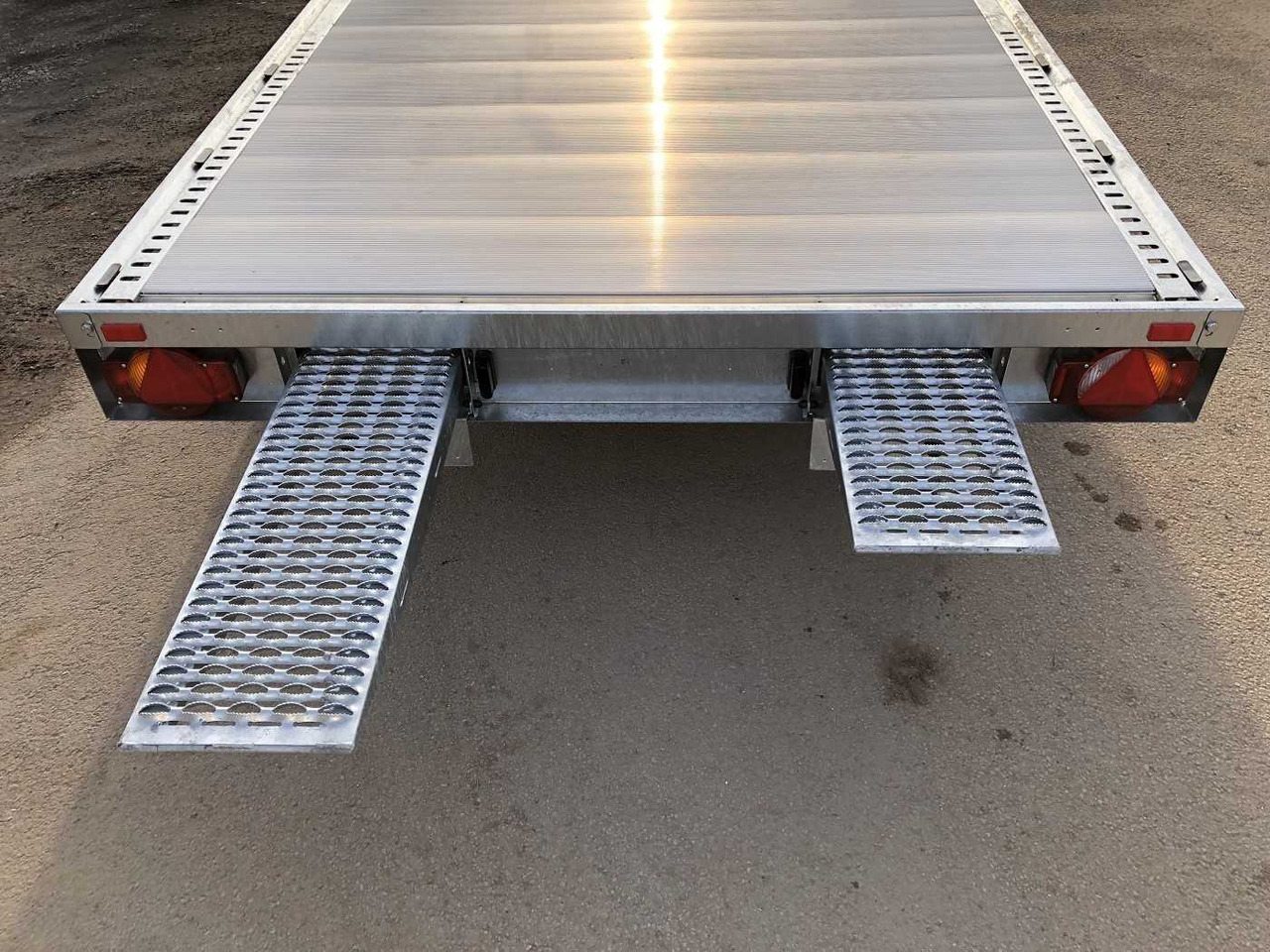 HUMBAUR Universal 3500 Aluboden Universaltransporter - Autotransport aanhangwagen: afbeelding 5 HUMBAUR Universal 3500 Aluboden Universaltransporter - Autotransport aanhangwagen: afbeelding 5