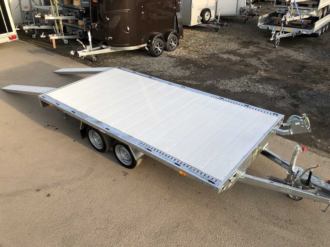 HUMBAUR Universal 3500 Aluboden Universaltransporter - Autotransport aanhangwagen: afbeelding 1 HUMBAUR Universal 3500 Aluboden Universaltransporter - Autotransport aanhangwagen: afbeelding 1