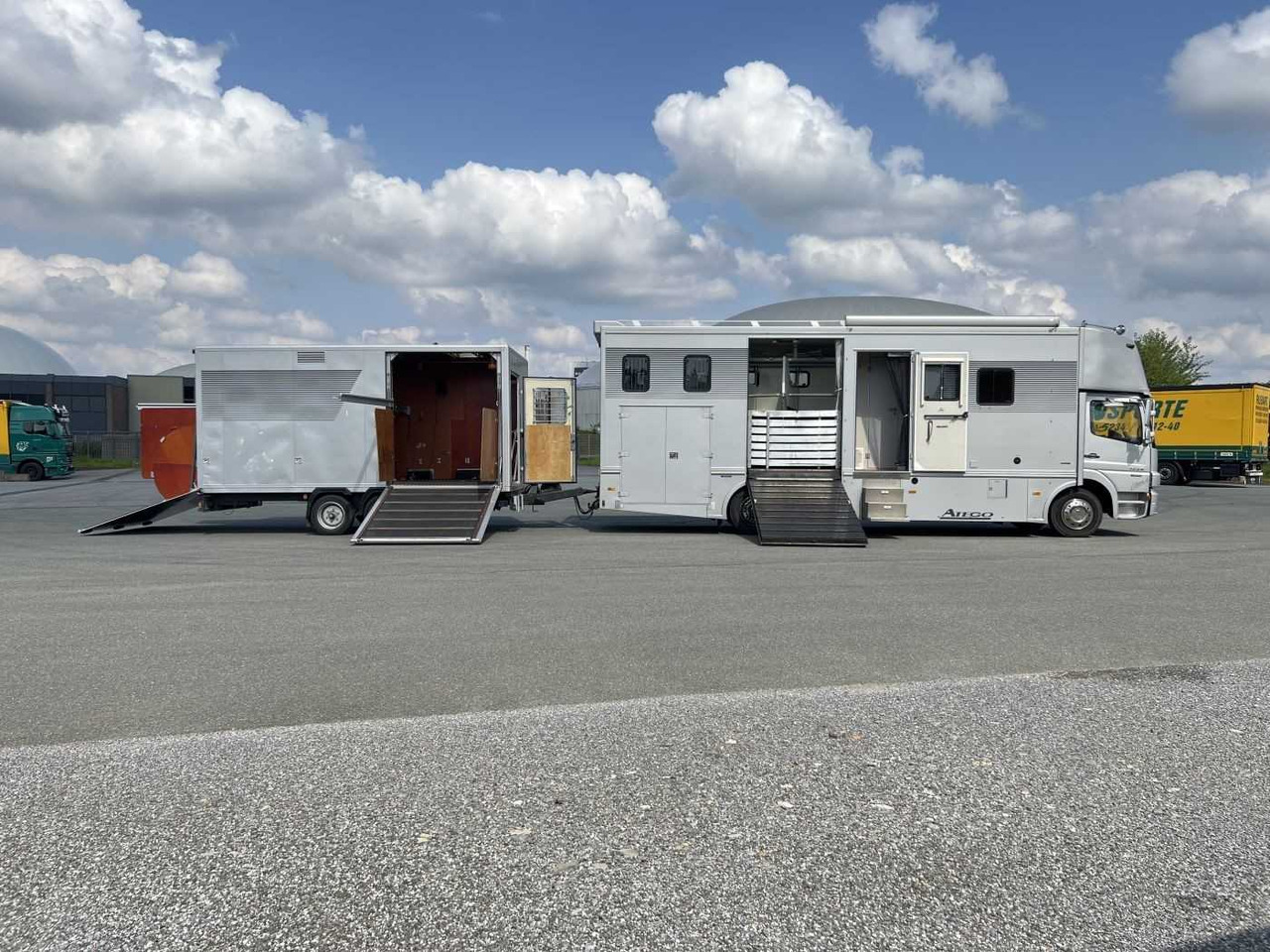 MERCEDES-BENZ Atego 1229 + Anhänger LKW - Paardenvrachtwagen: afbeelding 2 MERCEDES-BENZ Atego 1229 + Anhänger LKW - Paardenvrachtwagen: afbeelding 2