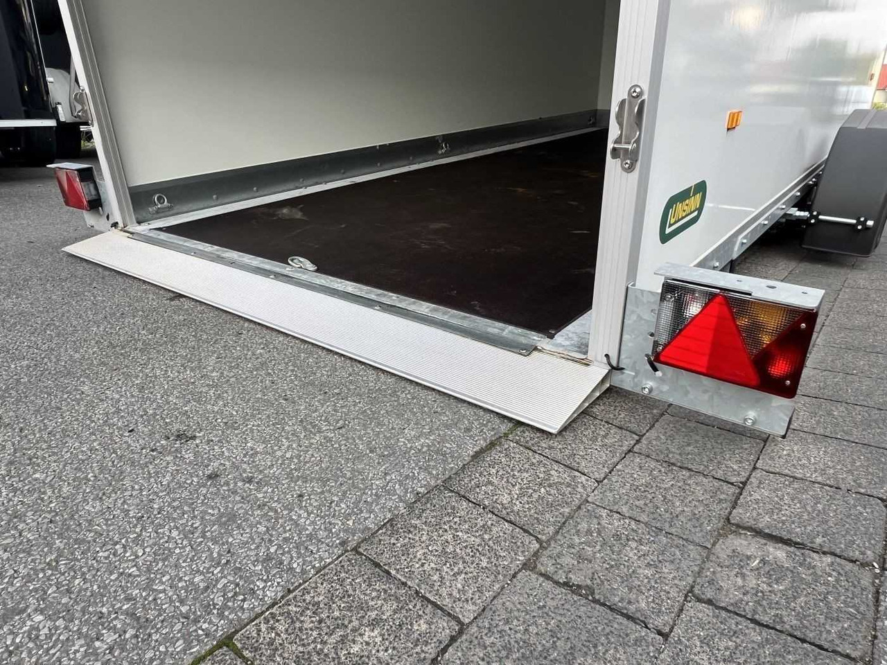 UNSINN UKA 3717-18-13 Absenk Kofferanhänger - Gesloten aanhangwagen: afbeelding 4 UNSINN UKA 3717-18-13 Absenk Kofferanhänger - Gesloten aanhangwagen: afbeelding 4