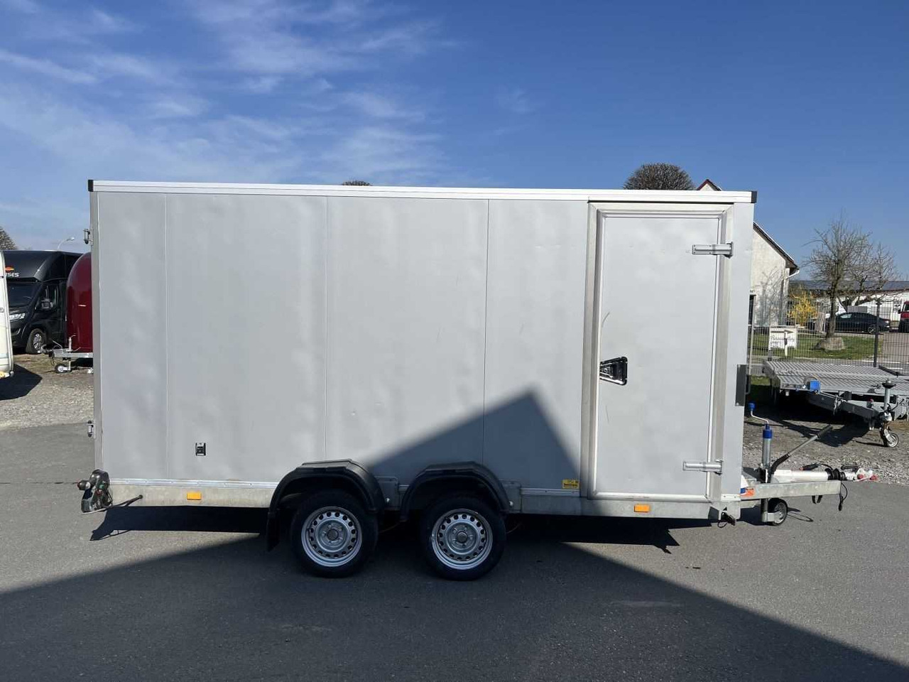 VEZEKO Husky FB K 35.40 Abs EP Tür Koffer Absenker - Gesloten aanhangwagen: afbeelding 2 VEZEKO Husky FB K 35.40 Abs EP Tür Koffer Absenker - Gesloten aanhangwagen: afbeelding 2