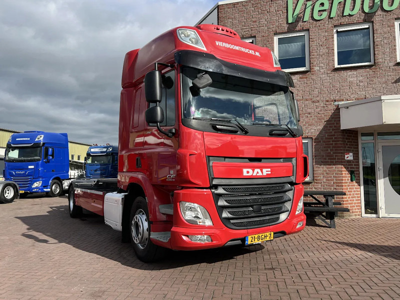 DAF CF 290 4X2 EURO6 SPACECAB RENOVA / VANGMUIL / LAADKLEP / TOP STAAT - Containertransporter/ Wissellaadbak vrachtwagen: afbeelding 1 DAF CF 290 4X2 EURO6 SPACECAB RENOVA / VANGMUIL / LAADKLEP / TOP STAAT - Containertransporter/ Wissellaadbak vrachtwagen: afbeelding 1