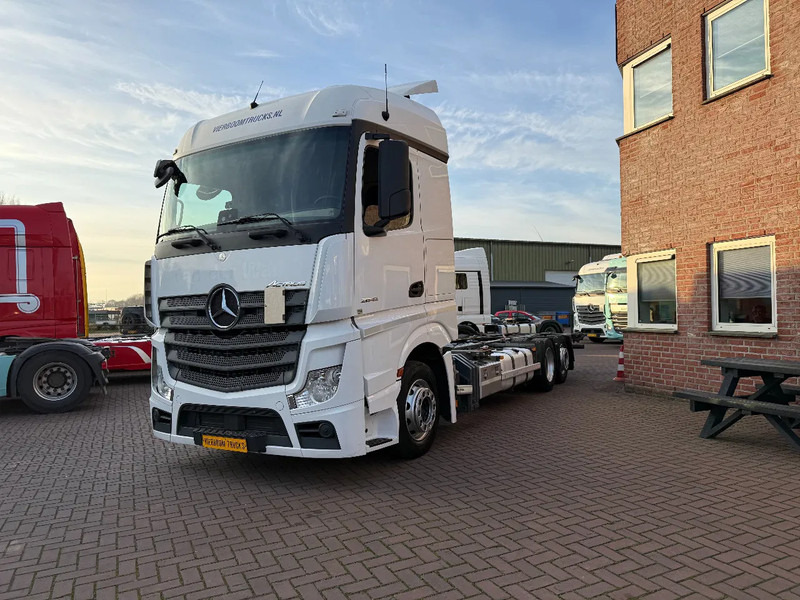 Mercedes-Benz Actros Actros 2542LL 6X2 BDF / ACC / AHK/ 678TKM / SMART TACHO / NL TRUCK - Containertransporter/ Wissellaadbak vrachtwagen: afbeelding 2 Mercedes-Benz Actros Actros 2542LL 6X2 BDF / ACC / AHK/ 678TKM / SMART TACHO / NL TRUCK - Containertransporter/ Wissellaadbak vrachtwagen: afbeelding 2