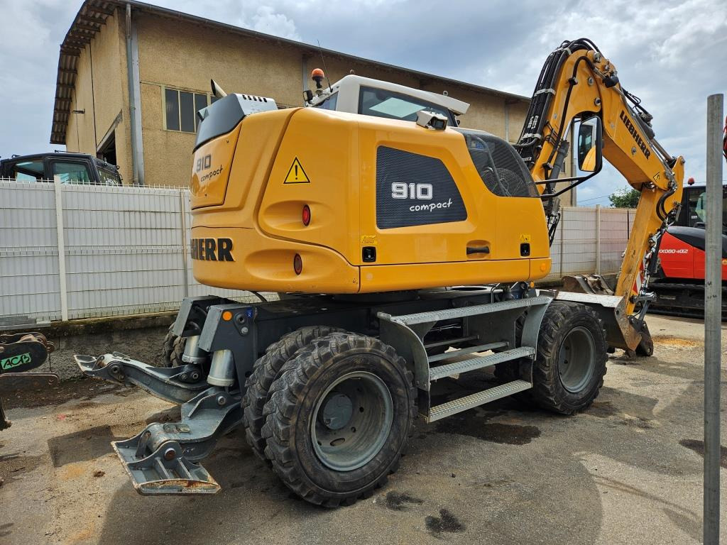 LIEBHERR A 910 COMPACT - Mobiele graafmachine: afbeelding 3 LIEBHERR A 910 COMPACT - Mobiele graafmachine: afbeelding 3