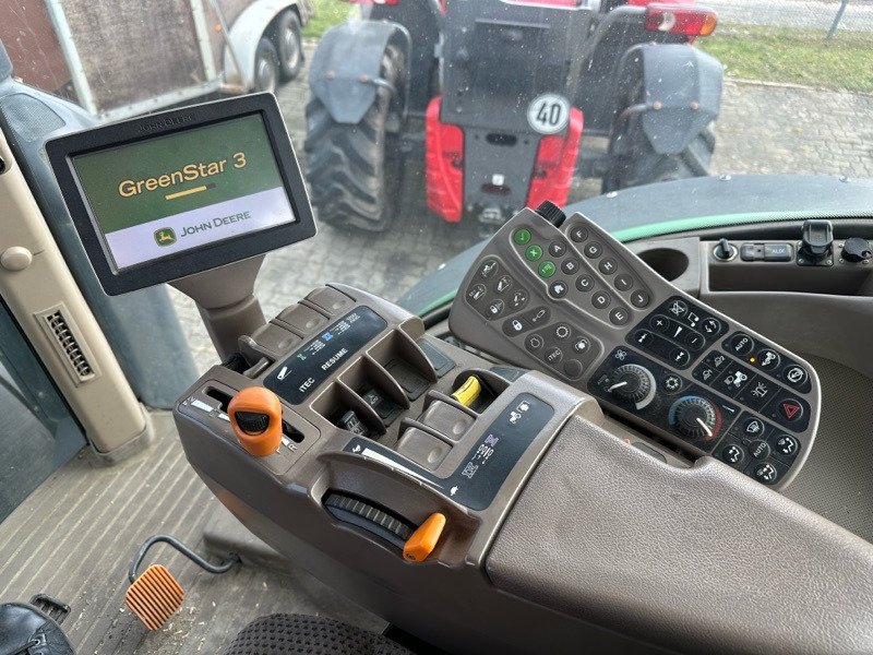John Deere 8260R AutoPowr - Tractor: afbeelding 3 John Deere 8260R AutoPowr - Tractor: afbeelding 3