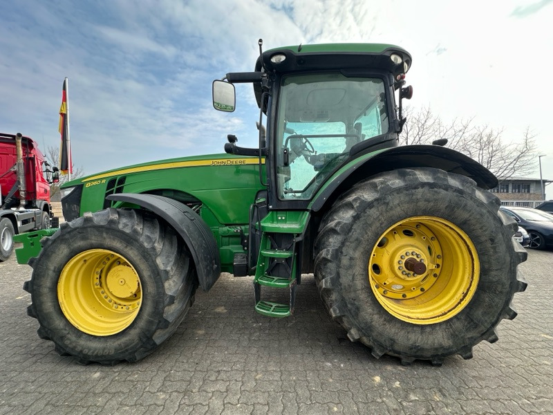 John Deere 8260R AutoPowr - Tractor: afbeelding 5 John Deere 8260R AutoPowr - Tractor: afbeelding 5