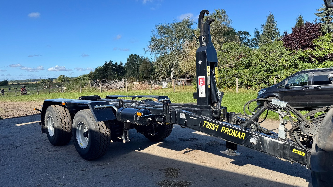 PRONAR T285/1 Hakenlift mit 2 Containern - Gereedschap/ Toebehoor: afbeelding 1 PRONAR T285/1 Hakenlift mit 2 Containern - Gereedschap/ Toebehoor: afbeelding 1