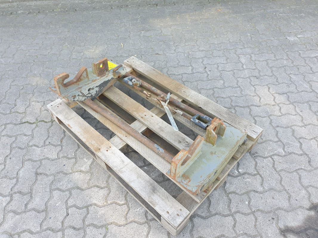 ADAPTERRAHMEN KRAMER / EURO - Voorlader voor tractor: afbeelding 1 ADAPTERRAHMEN KRAMER / EURO - Voorlader voor tractor: afbeelding 1