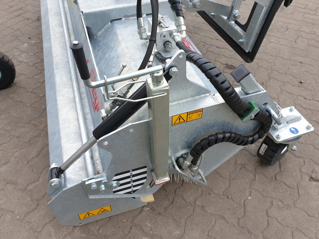 Fliegl KEHRMASCHINE TYP 600 - Maaimachine: afbeelding 4 Fliegl KEHRMASCHINE TYP 600 - Maaimachine: afbeelding 4