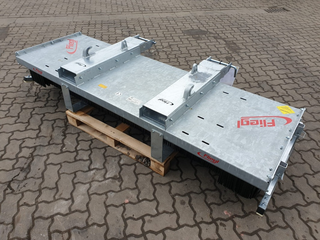 Fliegl Kehrbesen Löwe 2,50m* - Maaimachine: afbeelding 3 Fliegl Kehrbesen Löwe 2,50m* - Maaimachine: afbeelding 3