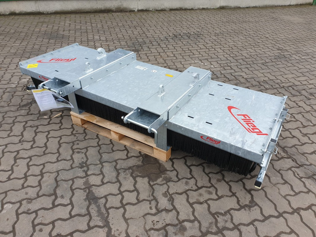 Fliegl Kehrbesen Löwe 2,50m* - Maaimachine: afbeelding 1 Fliegl Kehrbesen Löwe 2,50m* - Maaimachine: afbeelding 1