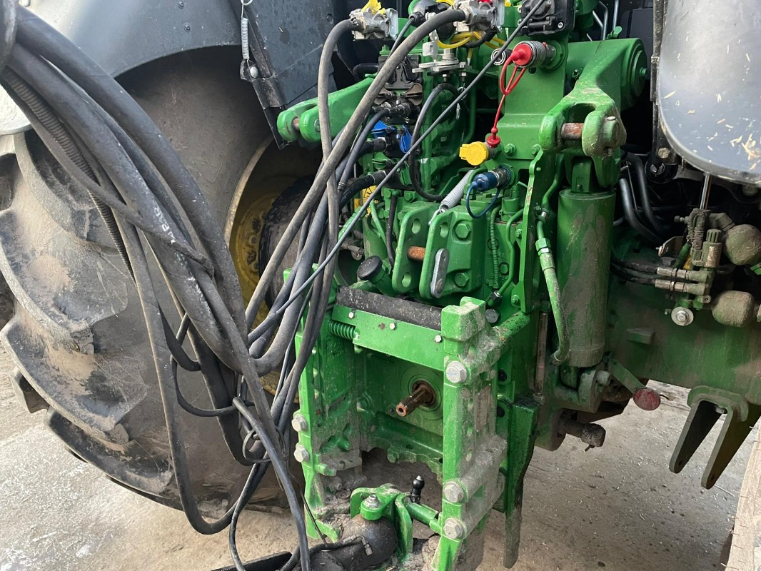 John Deere 6R 175 - Tractor: afbeelding 2 John Deere 6R 175 - Tractor: afbeelding 2