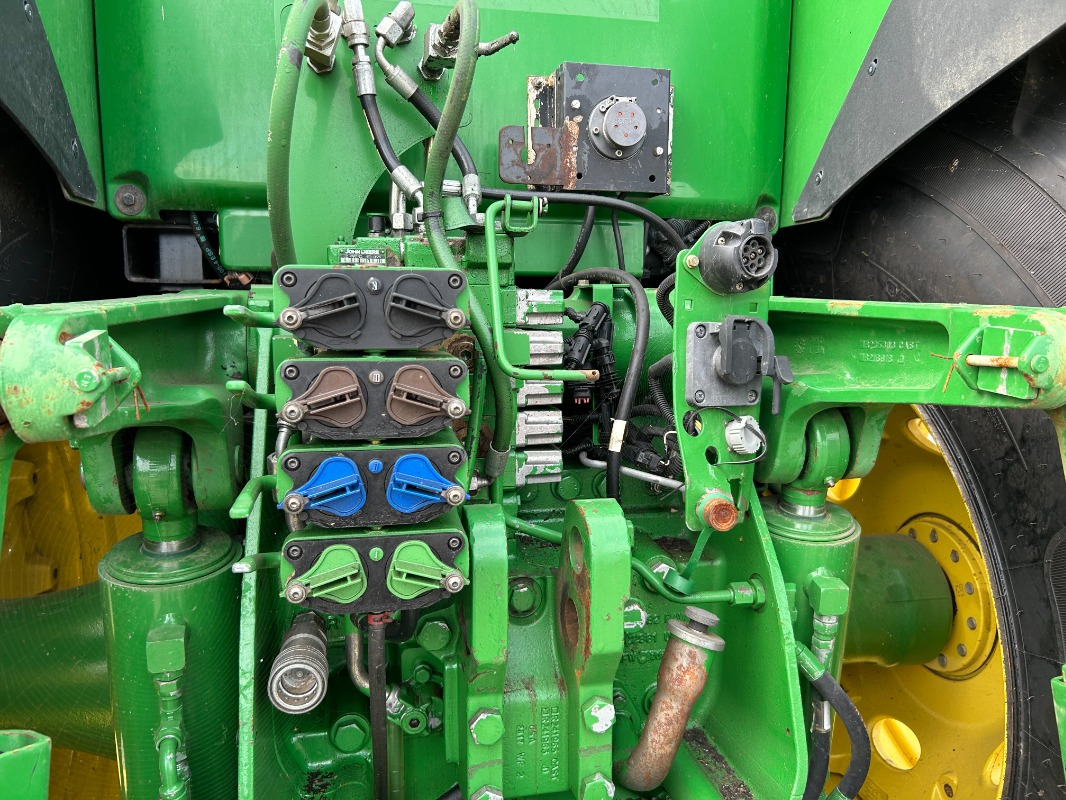 John Deere 8310R - Tractor: afbeelding 2 John Deere 8310R - Tractor: afbeelding 2