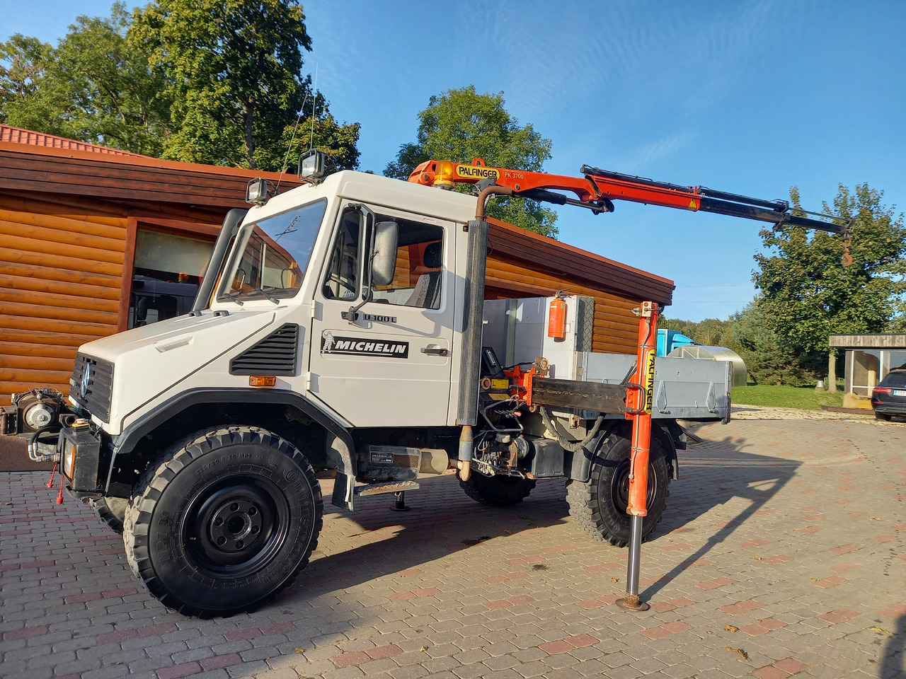 UNIMOG U100L - Kraanwagen: afbeelding 1 UNIMOG U100L - Kraanwagen: afbeelding 1