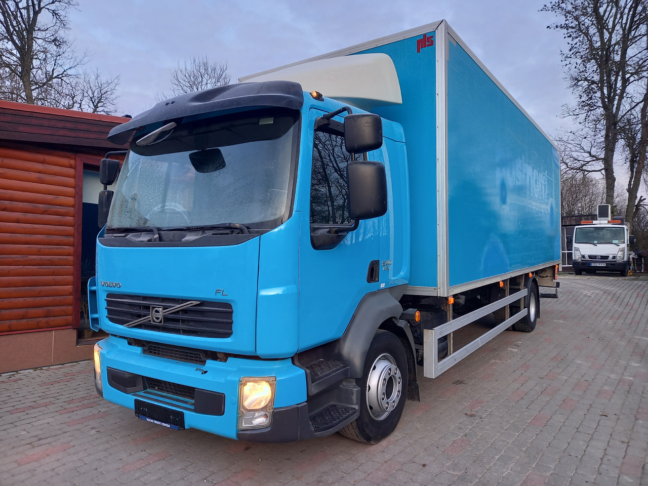 VOLVO FL 240, 4x2, GW 16000 KG - Isotherm vrachtwagen: afbeelding 3 VOLVO FL 240, 4x2, GW 16000 KG - Isotherm vrachtwagen: afbeelding 3
