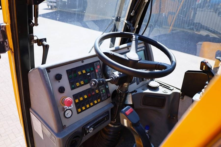 Demag AC30 City Diesel, 4x4x4 Drive, 30t Capacity, 25m M - Alle terrein kraan: afbeelding 5 Demag AC30 City Diesel, 4x4x4 Drive, 30t Capacity, 25m M - Alle terrein kraan: afbeelding 5