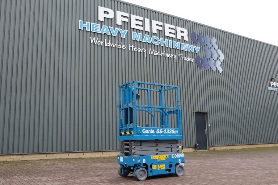 Genie GS1330M ALL-ELECTRIC DC DRIVE, 5.9M WORKING HEIGHT - Schaarlift: afbeelding 2 Genie GS1330M ALL-ELECTRIC DC DRIVE, 5.9M WORKING HEIGHT - Schaarlift: afbeelding 2