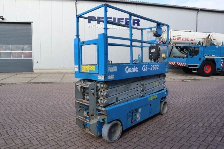 Genie GS2632 Electric, Working Height 10m, 227kg Capacit - Schaarlift: afbeelding 3 Genie GS2632 Electric, Working Height 10m, 227kg Capacit - Schaarlift: afbeelding 3
