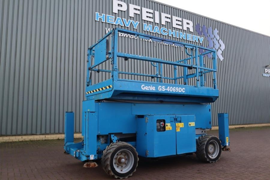 Genie GS4069DC Electric, 14m Working Height, 363kg Capac - Schaarlift: afbeelding 1 Genie GS4069DC Electric, 14m Working Height, 363kg Capac - Schaarlift: afbeelding 1