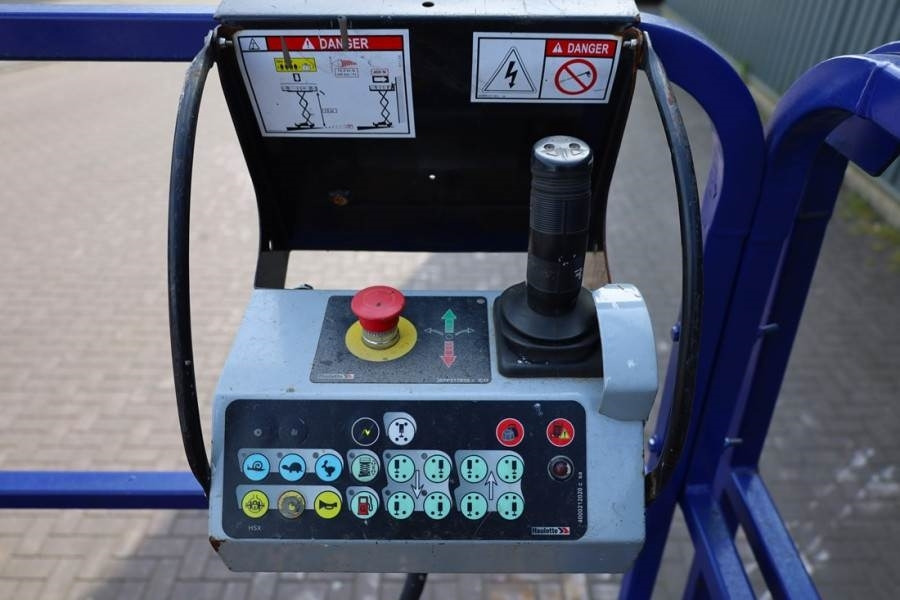 Haulotte COMPACT 10DX Diesel, 4x4 Drive, 10.15m Working Hei - Schaarlift: afbeelding 4 Haulotte COMPACT 10DX Diesel, 4x4 Drive, 10.15m Working Hei - Schaarlift: afbeelding 4