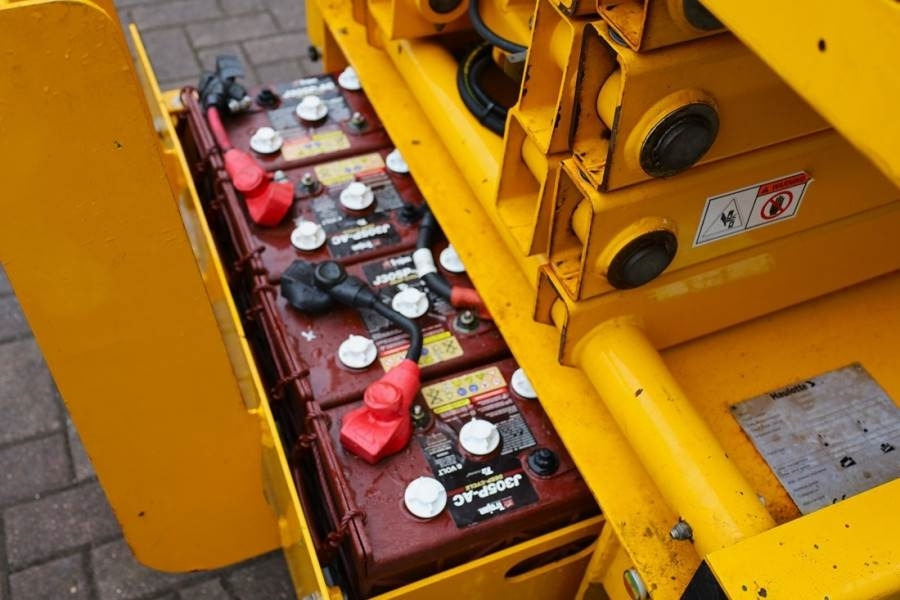Haulotte Compact 10 Electric, 10.2m Working Height, 450kg C - Schaarlift: afbeelding 4 Haulotte Compact 10 Electric, 10.2m Working Height, 450kg C - Schaarlift: afbeelding 4