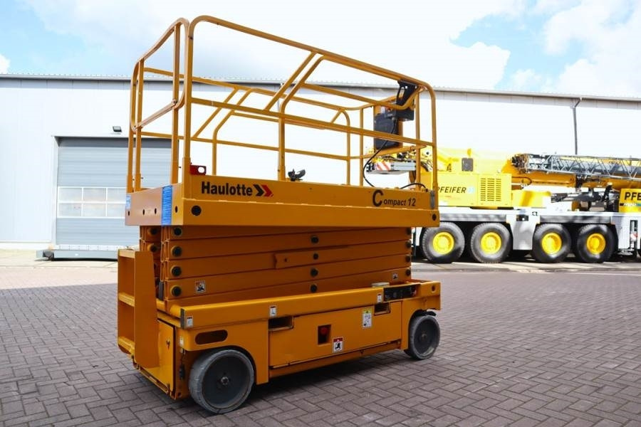 Haulotte Compact 12 Electric, 12m Working Height, 300kg Cap - Schaarlift: afbeelding 2 Haulotte Compact 12 Electric, 12m Working Height, 300kg Cap - Schaarlift: afbeelding 2