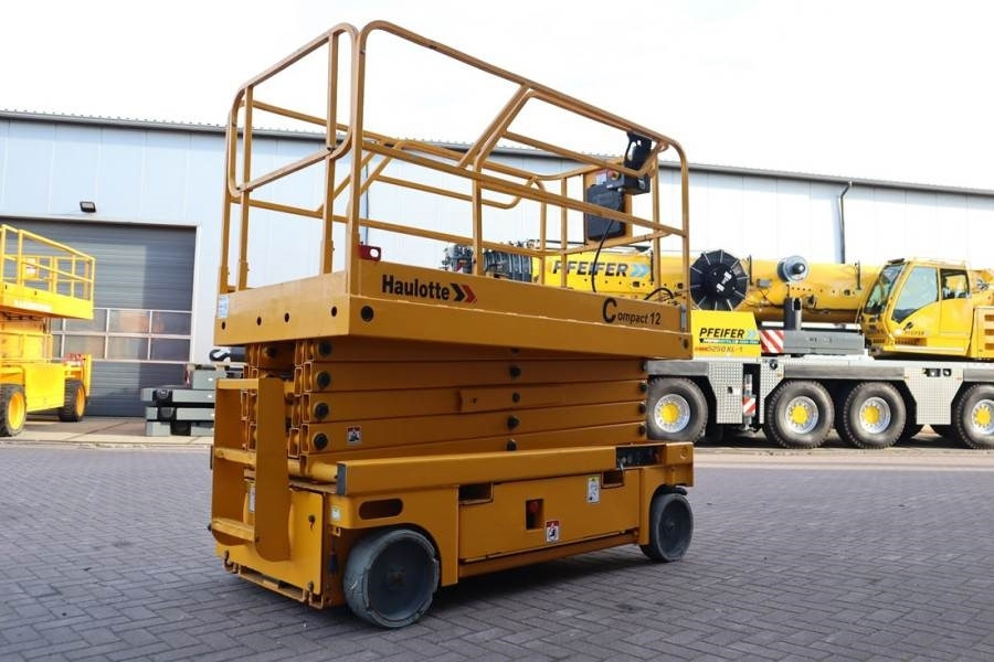 Haulotte Compact 12 Electric, 12m Working Height, 300kg Cap - Schaarlift: afbeelding 2 Haulotte Compact 12 Electric, 12m Working Height, 300kg Cap - Schaarlift: afbeelding 2