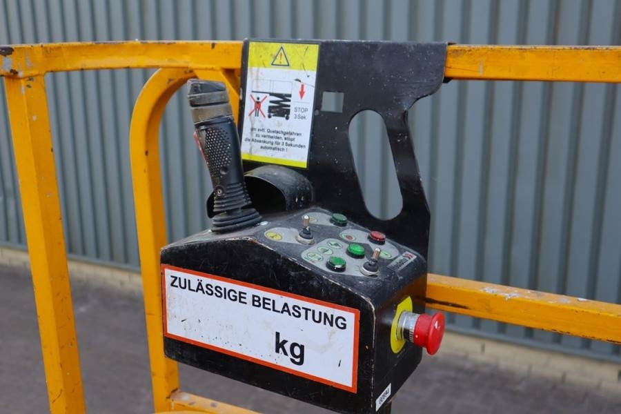 Haulotte Compact 12 Electric, 12m Working Height, 300kg Cap - Schaarlift: afbeelding 4 Haulotte Compact 12 Electric, 12m Working Height, 300kg Cap - Schaarlift: afbeelding 4