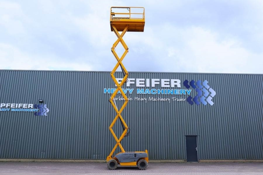 Haulotte Compact 12RTE Electric, 12m Working Height, 450kg - Schaarlift: afbeelding 3 Haulotte Compact 12RTE Electric, 12m Working Height, 450kg - Schaarlift: afbeelding 3