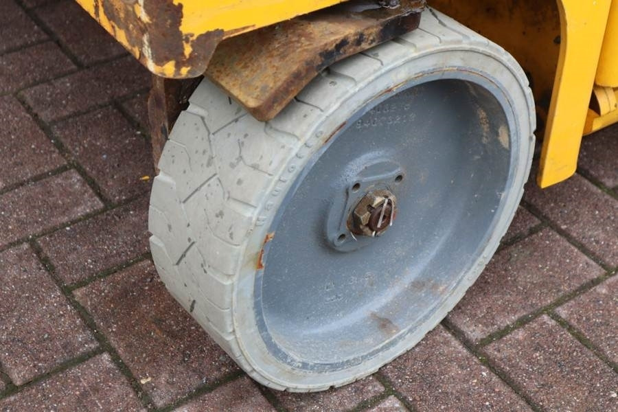 Haulotte Compact 14 Electric, 4x2 Drive, 14m Working Height - Schaarlift: afbeelding 3 Haulotte Compact 14 Electric, 4x2 Drive, 14m Working Height - Schaarlift: afbeelding 3