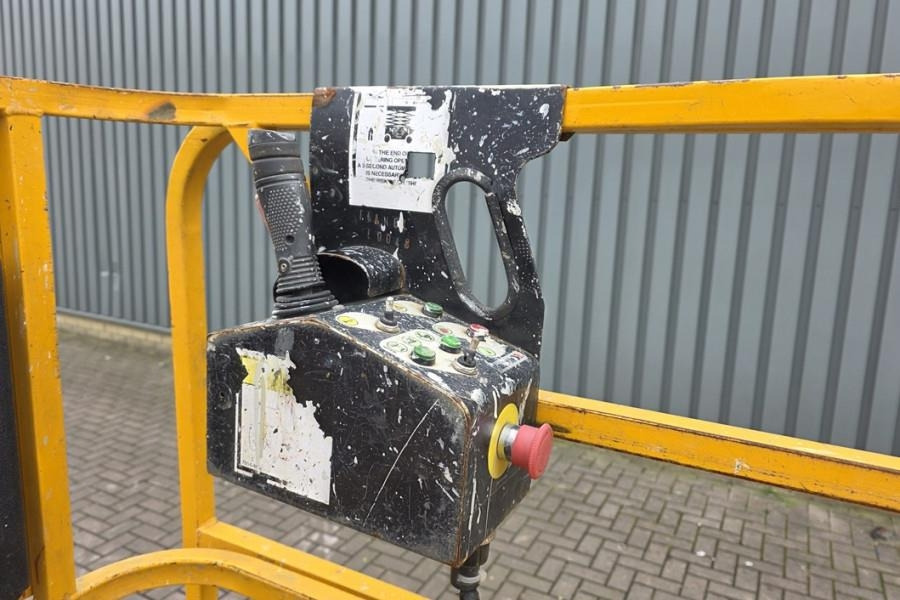 Haulotte Compact 8 Electric, 8.2m Working Height, 350kg Cap - Schaarlift: afbeelding 4 Haulotte Compact 8 Electric, 8.2m Working Height, 350kg Cap - Schaarlift: afbeelding 4