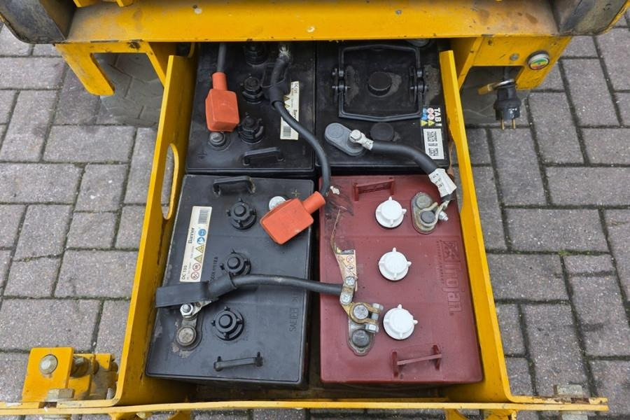 Haulotte Compact 8 Electric, 8.2m Working Height, 350kg Cap - Schaarlift: afbeelding 3 Haulotte Compact 8 Electric, 8.2m Working Height, 350kg Cap - Schaarlift: afbeelding 3