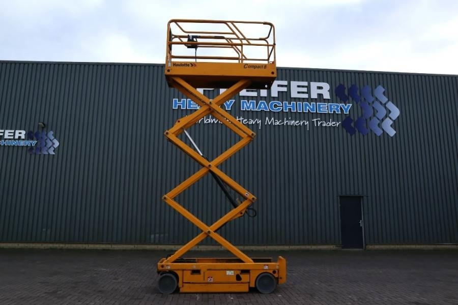 Haulotte Compact 8 Electric, 8.2m Working Height, 350kg Cap - Schaarlift: afbeelding 3 Haulotte Compact 8 Electric, 8.2m Working Height, 350kg Cap - Schaarlift: afbeelding 3