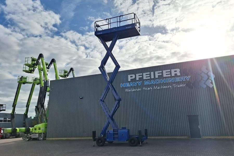 Haulotte H12SX Diesel, 4x4 Drive, 12m Working Height, 700kg - Schaarlift: afbeelding 3 Haulotte H12SX Diesel, 4x4 Drive, 12m Working Height, 700kg - Schaarlift: afbeelding 3