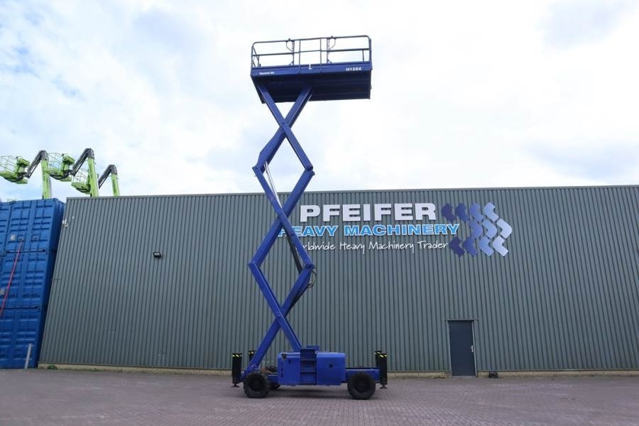 Haulotte H12SX Diesel, 4x4 Drive, 12m Working Height, 700kg - Schaarlift: afbeelding 3 Haulotte H12SX Diesel, 4x4 Drive, 12m Working Height, 700kg - Schaarlift: afbeelding 3