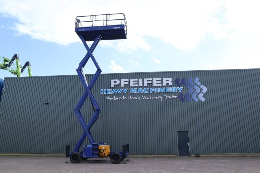 Haulotte H12SX Diesel, 4x4 Drive, 12m Working Height, 700kg - Schaarlift: afbeelding 4 Haulotte H12SX Diesel, 4x4 Drive, 12m Working Height, 700kg - Schaarlift: afbeelding 4
