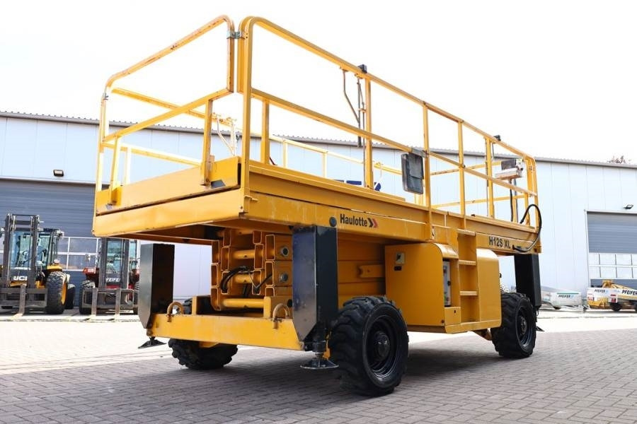 Haulotte H12SXL Diesel, 4x4 Drive, 12m Working Height, 700k - Schaarlift: afbeelding 2 Haulotte H12SXL Diesel, 4x4 Drive, 12m Working Height, 700k - Schaarlift: afbeelding 2