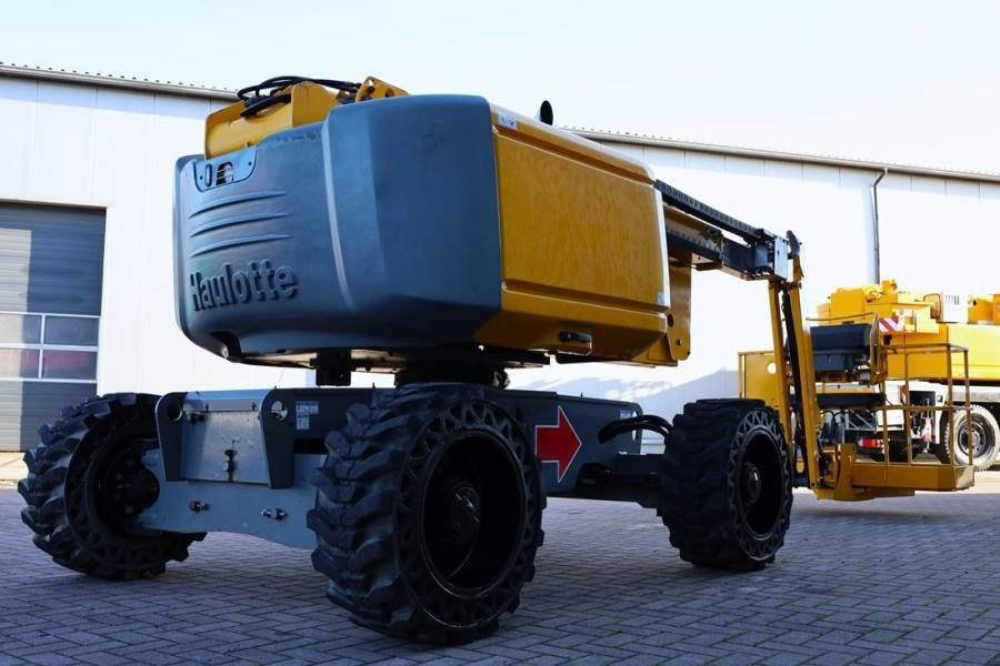Haulotte HA16RTJ Pro Diesel, 4x4x4 Drive, 16 m Working Heig - Knikarmhoogwerker: afbeelding 2 Haulotte HA16RTJ Pro Diesel, 4x4x4 Drive, 16 m Working Heig - Knikarmhoogwerker: afbeelding 2