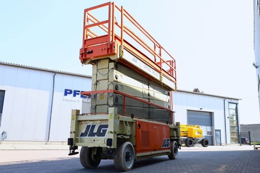 JLG SL245-12 Diesel, 4x4x4 Drive, 26.5m Working Height - Schaarlift: afbeelding 2 JLG SL245-12 Diesel, 4x4x4 Drive, 26.5m Working Height - Schaarlift: afbeelding 2