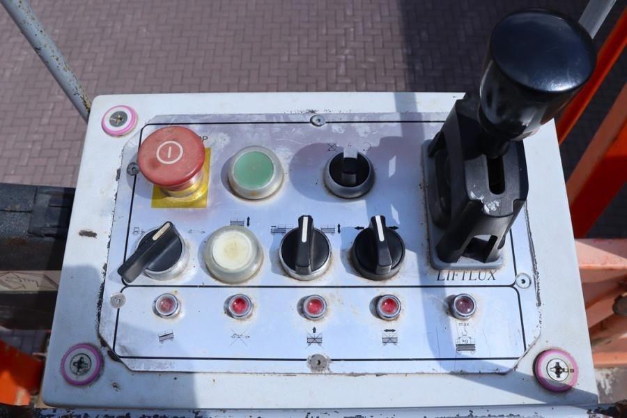 JLG SL320-30 Diesel, 4x4 Drive, 34m Working Height, 14 - Schaarlift: afbeelding 4 JLG SL320-30 Diesel, 4x4 Drive, 34m Working Height, 14 - Schaarlift: afbeelding 4