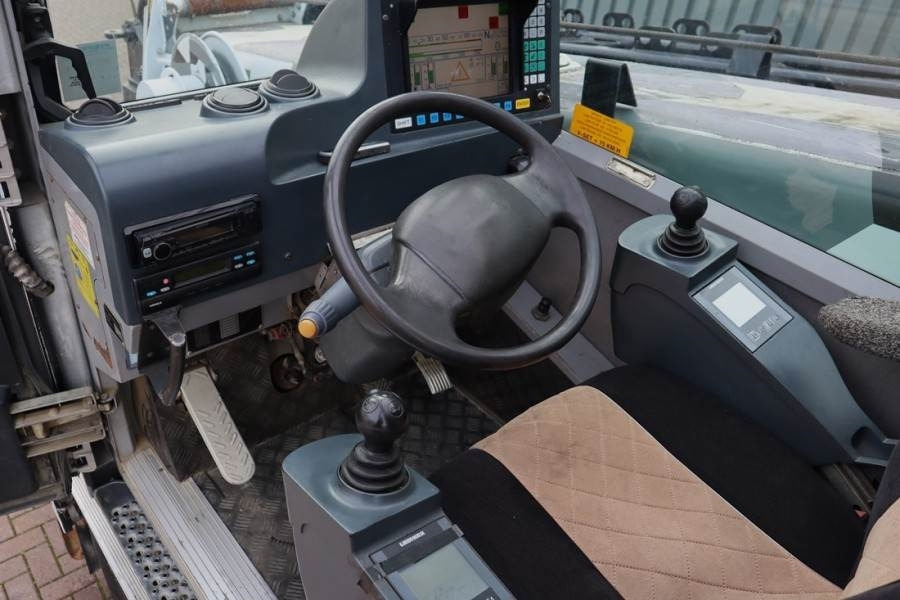 Liebherr LTC1055-3.1 Diesel, 6x6x6 Drive, 55t Capacity, 36m - Alle terrein kraan: afbeelding 4 Liebherr LTC1055-3.1 Diesel, 6x6x6 Drive, 55t Capacity, 36m - Alle terrein kraan: afbeelding 4