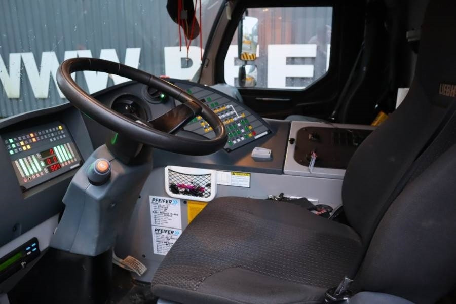 Liebherr MK88 Dutch vehicle registration, Valid inspection, - Torenkraan: afbeelding 4 Liebherr MK88 Dutch vehicle registration, Valid inspection, - Torenkraan: afbeelding 4