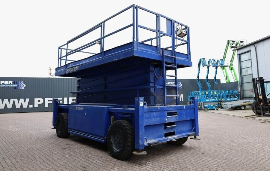 Liftlux SL205-25D4WDS/P Diesel, 4x4 Drive, Hydraulic Deck - Schaarlift: afbeelding 2 Liftlux SL205-25D4WDS/P Diesel, 4x4 Drive, Hydraulic Deck - Schaarlift: afbeelding 2