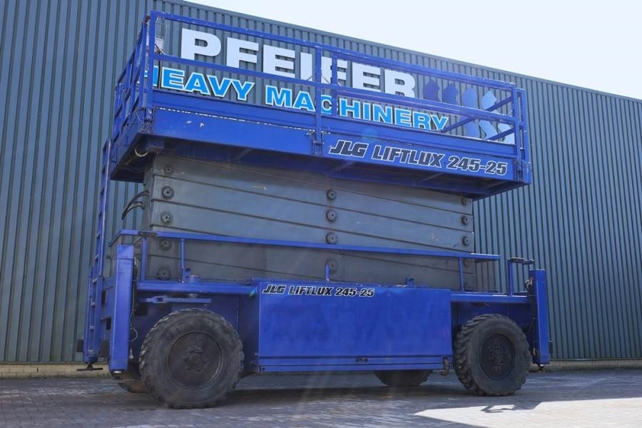 Liftlux SL245-25D 4WD Diesel, 4x4 Drive, 26.5m Working Hei - Schaarlift: afbeelding 1 Liftlux SL245-25D 4WD Diesel, 4x4 Drive, 26.5m Working Hei - Schaarlift: afbeelding 1