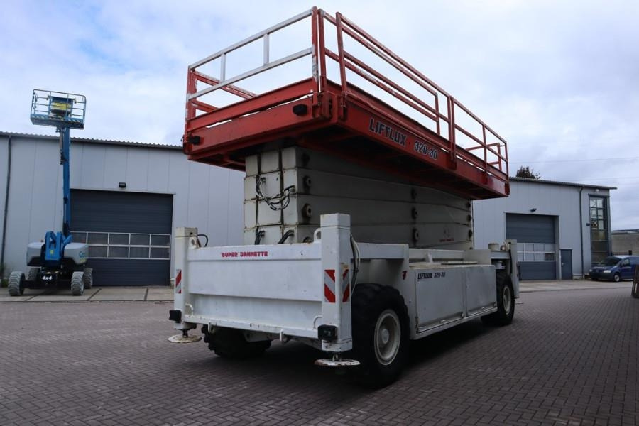 Liftlux SL320-30DS Diesel, 4x4 Drive, 34m Working Height, - Schaarlift: afbeelding 2 Liftlux SL320-30DS Diesel, 4x4 Drive, 34m Working Height, - Schaarlift: afbeelding 2
