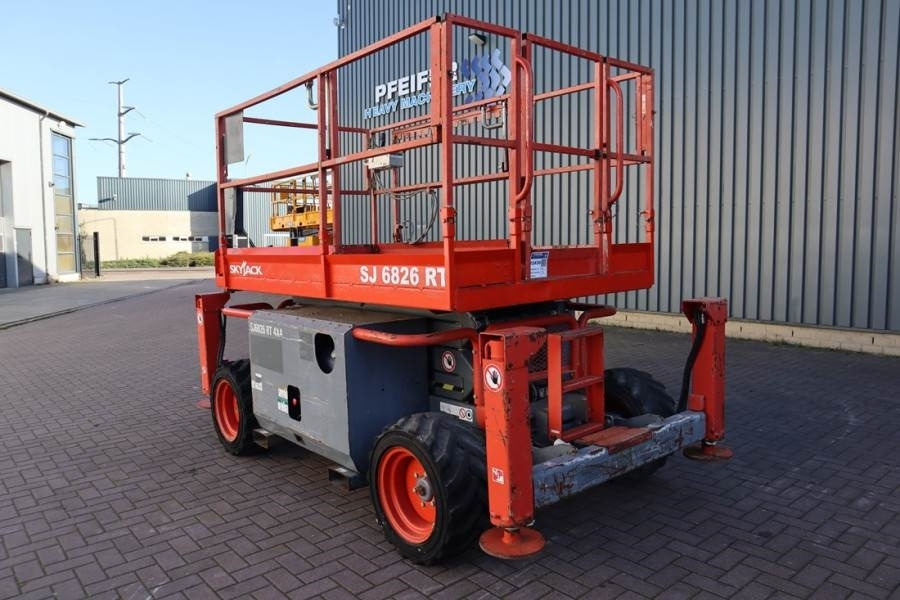 SkyJack SJ6826 Diesel, 4x4 Drive, 10m Working Height, 567k - Schaarlift: afbeelding 4 SkyJack SJ6826 Diesel, 4x4 Drive, 10m Working Height, 567k - Schaarlift: afbeelding 4
