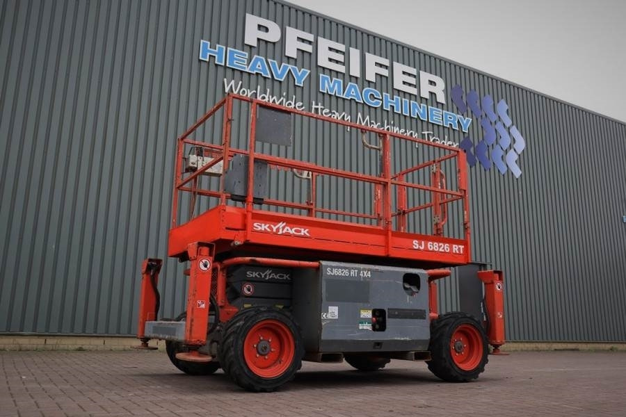 SkyJack SJ6826 Diesel, 4x4 Drive, 10m Working Height, 567k - Schaarlift: afbeelding 1 SkyJack SJ6826 Diesel, 4x4 Drive, 10m Working Height, 567k - Schaarlift: afbeelding 1