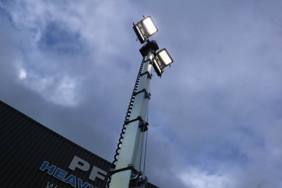 Trime X-BOX 4x320W Valid inspection, *Guarantee! Hydr. V - Lichtmast: afbeelding 3 Trime X-BOX 4x320W Valid inspection, *Guarantee! Hydr. V - Lichtmast: afbeelding 3