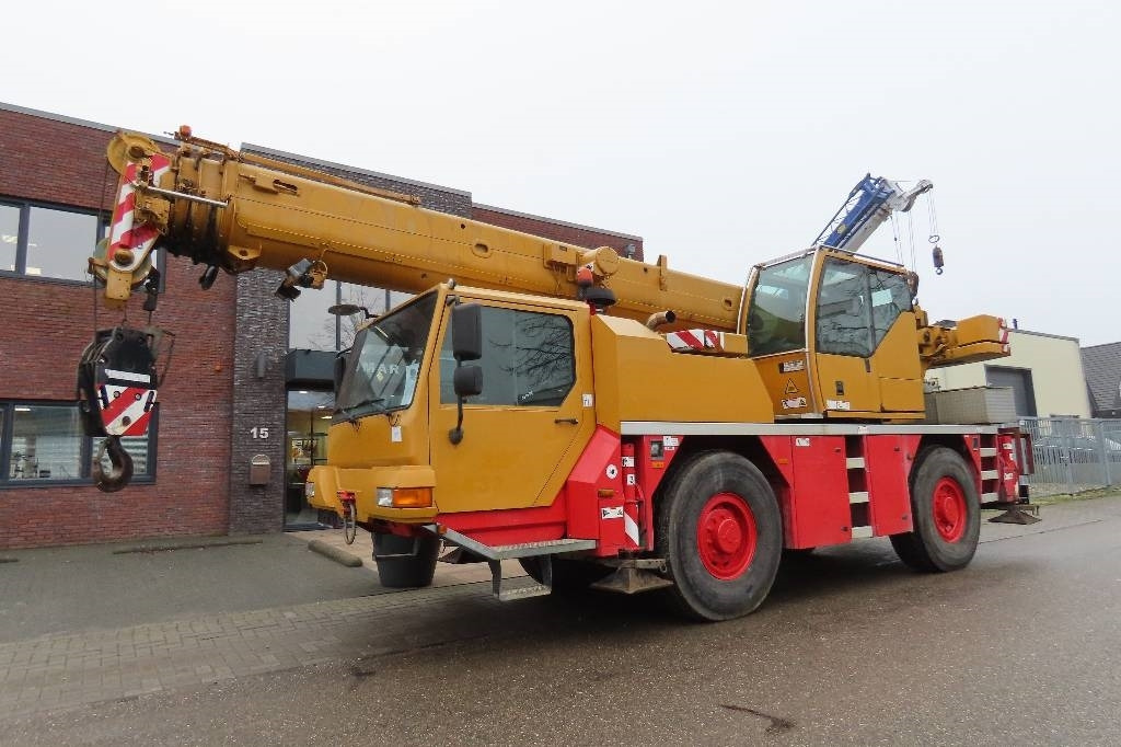 Liebherr LTM 1030-2.1 - Alle terrein kraan: afbeelding 1 Liebherr LTM 1030-2.1 - Alle terrein kraan: afbeelding 1